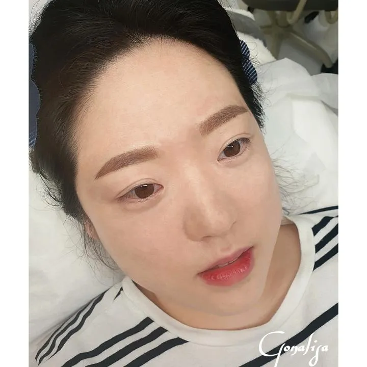 여자눈썹